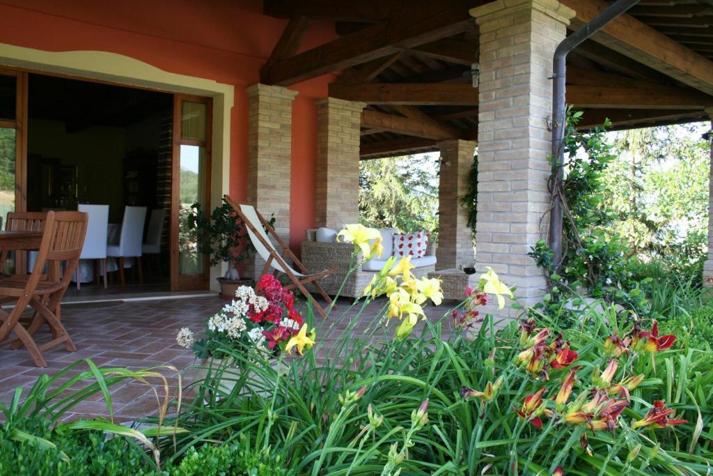 Agriturismo La Rosa Tea Villa Urbania Ngoại thất bức ảnh