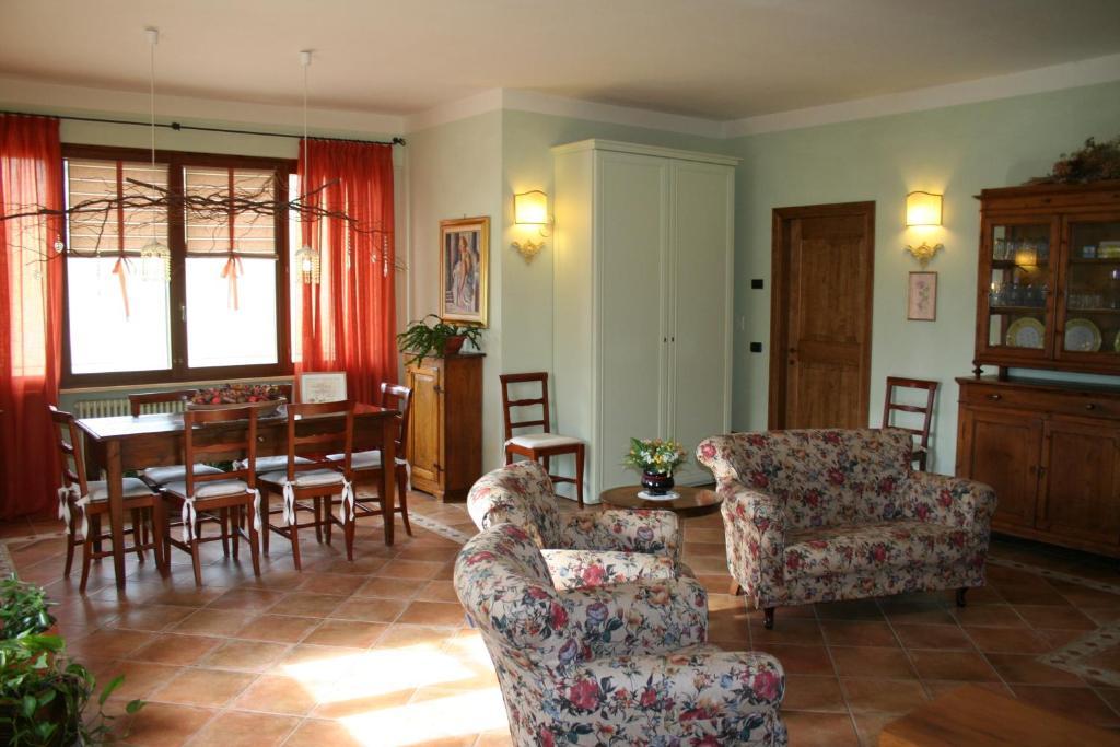 Agriturismo La Rosa Tea Villa Urbania Ngoại thất bức ảnh