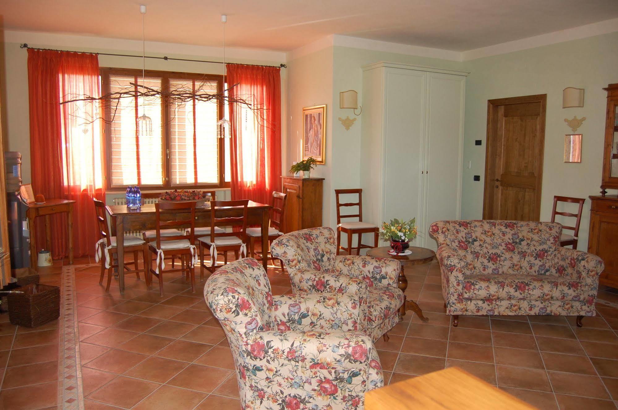 Agriturismo La Rosa Tea Villa Urbania Ngoại thất bức ảnh