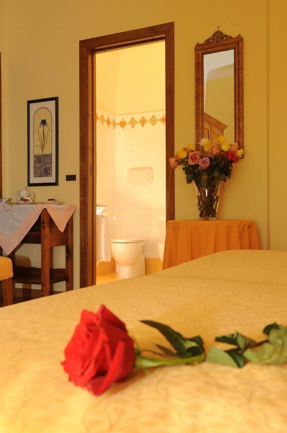 Agriturismo La Rosa Tea Villa Urbania Ngoại thất bức ảnh