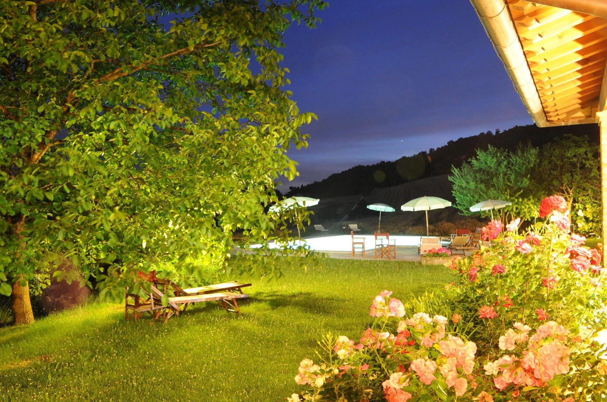 Agriturismo La Rosa Tea Villa Urbania Ngoại thất bức ảnh